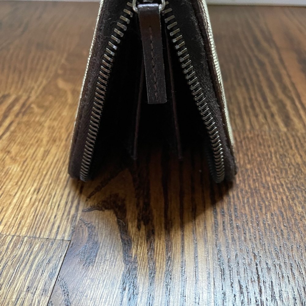 Authentic Gucci Zip Around Wallet - Picture 7 of 11